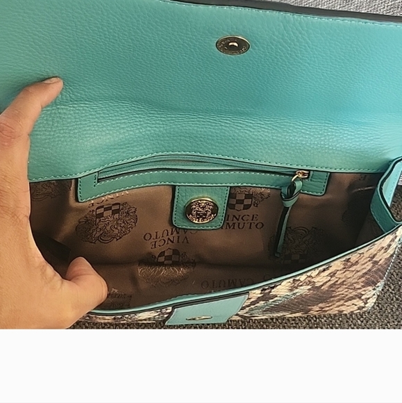VINCE CAMUTO CLUTCH - Picture 2 of 8